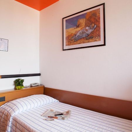 Hotel Pace Torri Del Benaco Bagian luar foto