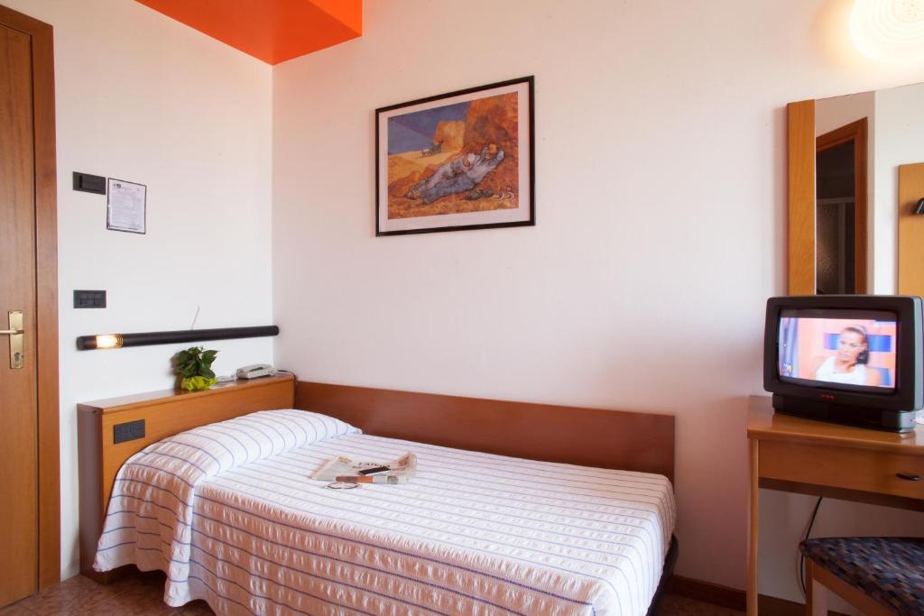 Hotel Pace Torri Del Benaco Ruang foto
